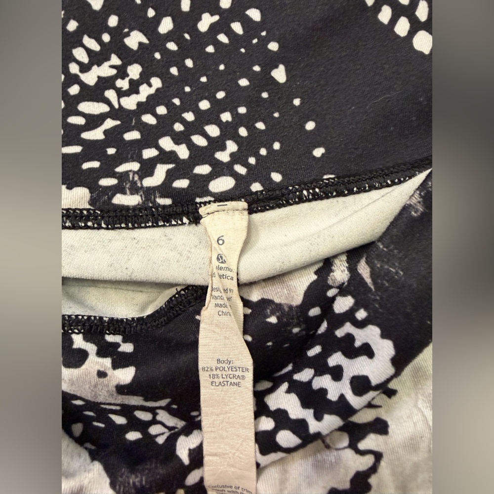 Lululemon Athletica Black and White Patterned Capris - Picture 3 of 6